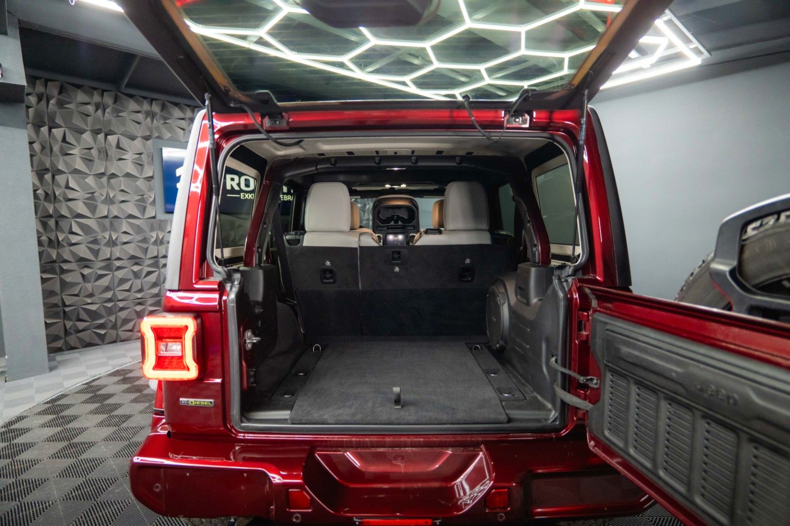 Fahrzeugabbildung Jeep Wrangler 3.0L EcoDiesel Unlimited Sahara 4x4 ACC