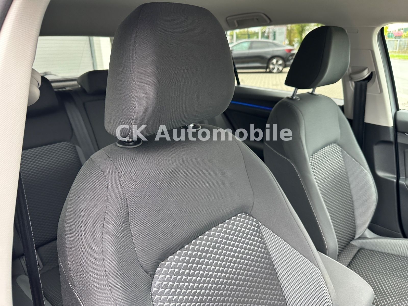 Fahrzeugabbildung Volkswagen Golf VIII Lim. Active 1.5 TSI/Navi/LED/ACC/PDC