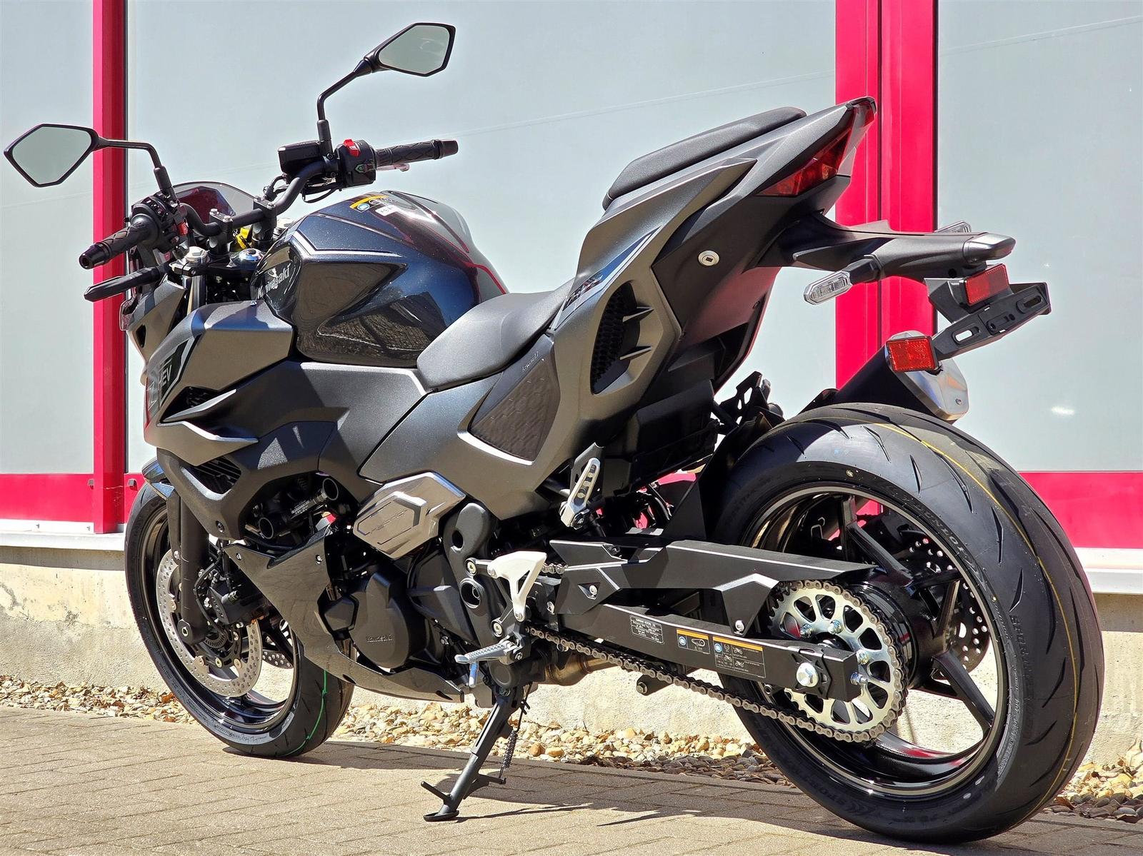 Kawasaki Z7 Hybrid die Neuheit mit E-Boost zum Mega