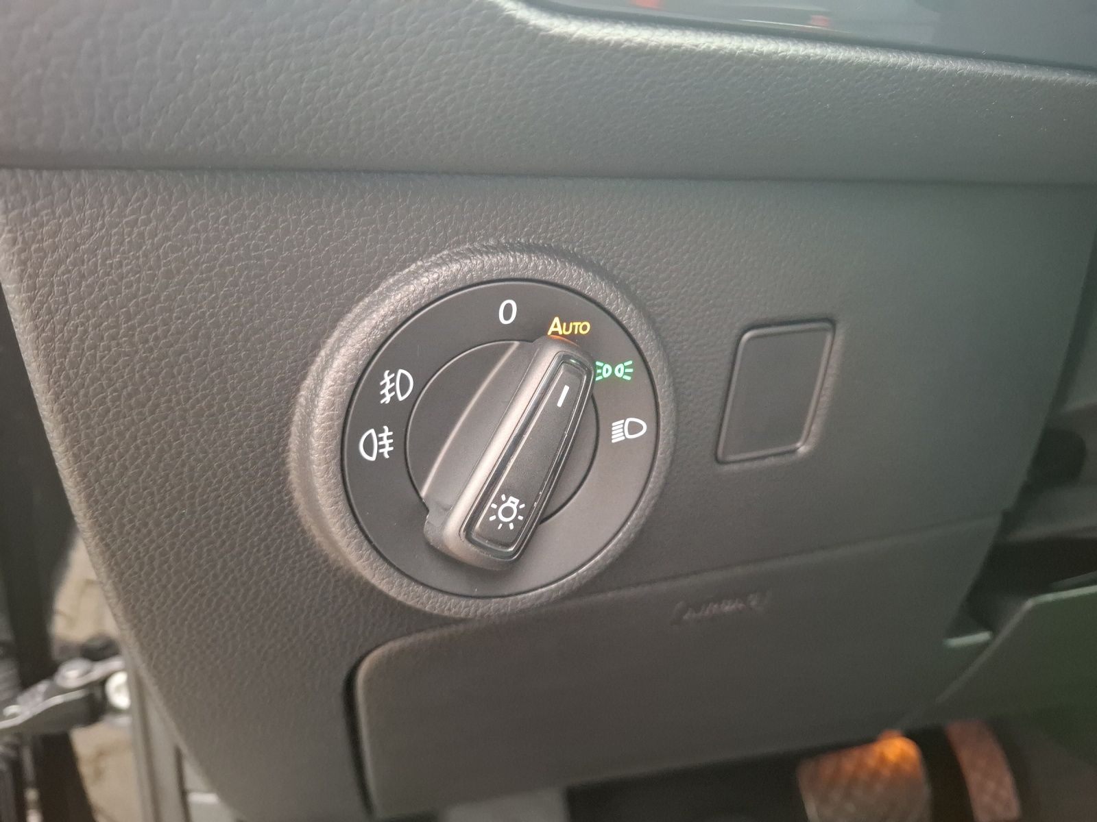 Fahrzeugabbildung SEAT Ateca TSI Style DSG LED Navi AID ACC Park-Assist