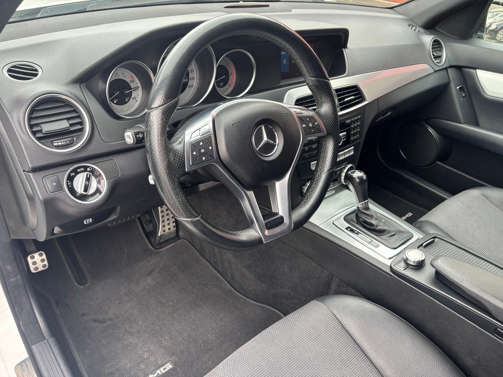 Fahrzeugabbildung Mercedes-Benz C 350 CDI Limo Aut. AMG Line-NAV-XENON-PANORAMA-