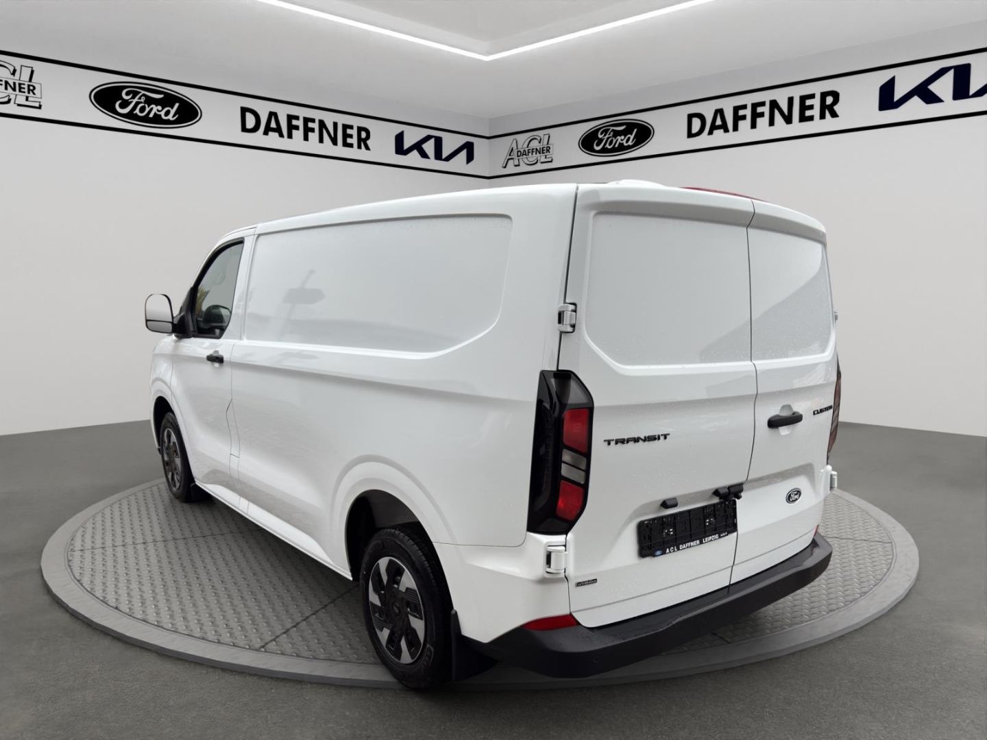 Fahrzeugabbildung Ford Transit Custom Kasten 320 L1 Trend FWD Plug-in H