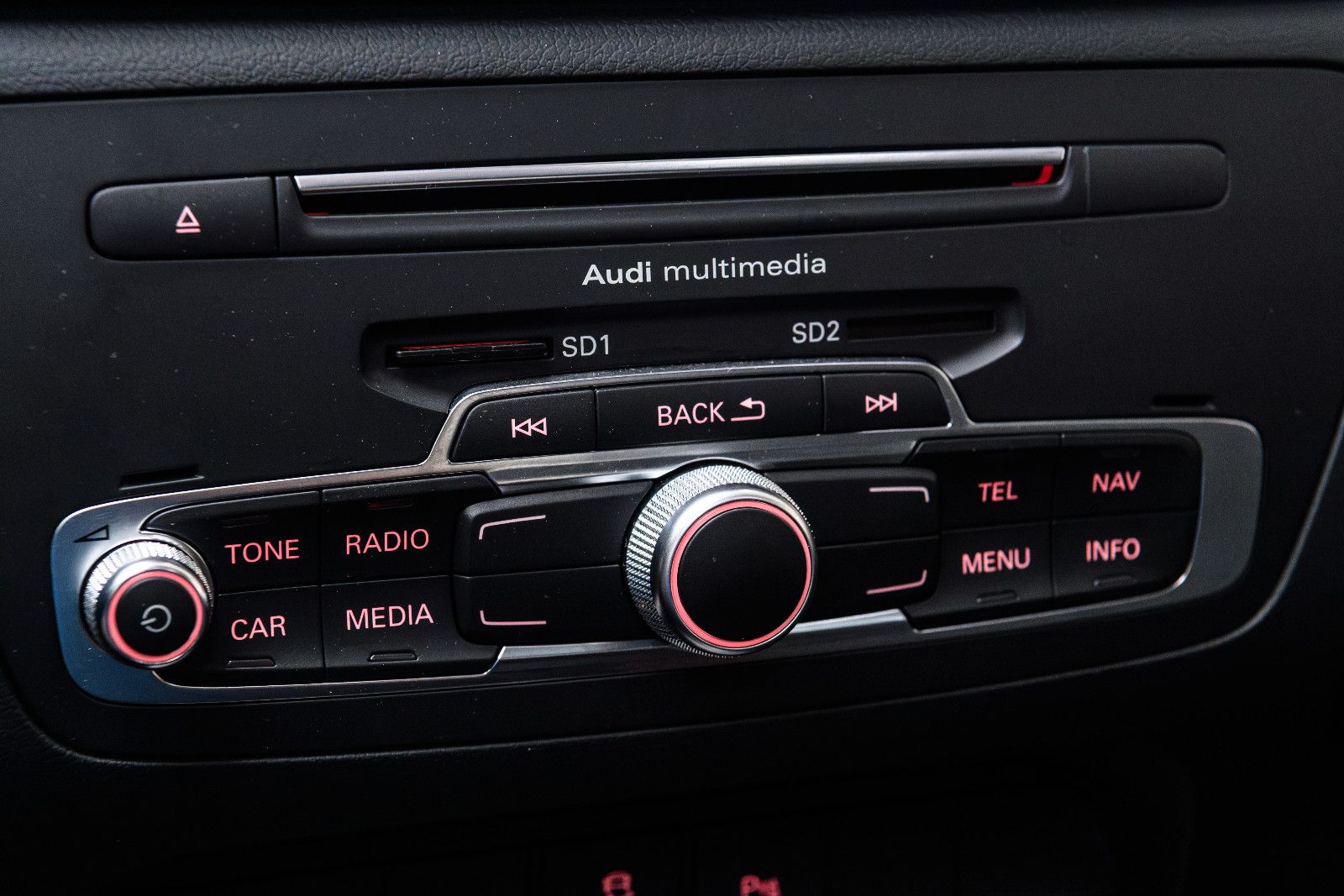 Fahrzeugabbildung Audi Q3 1.4l 110kw S-Line +AHK +Pano +Navi