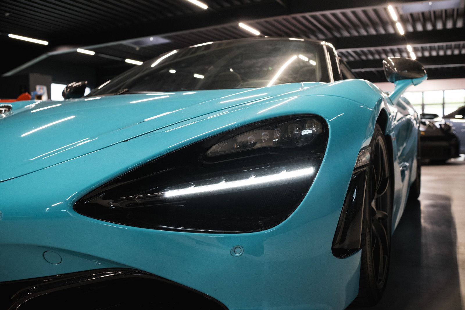 Fahrzeugabbildung McLaren 720S-B&W-McLaren Performance Plus Pack-Steuer!