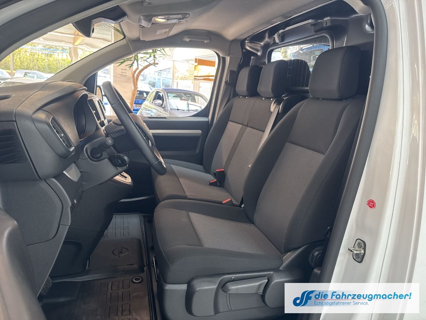 Fahrzeugabbildung Opel Vivaro Kasten -e Elegance L Navi Apple CarPlay A