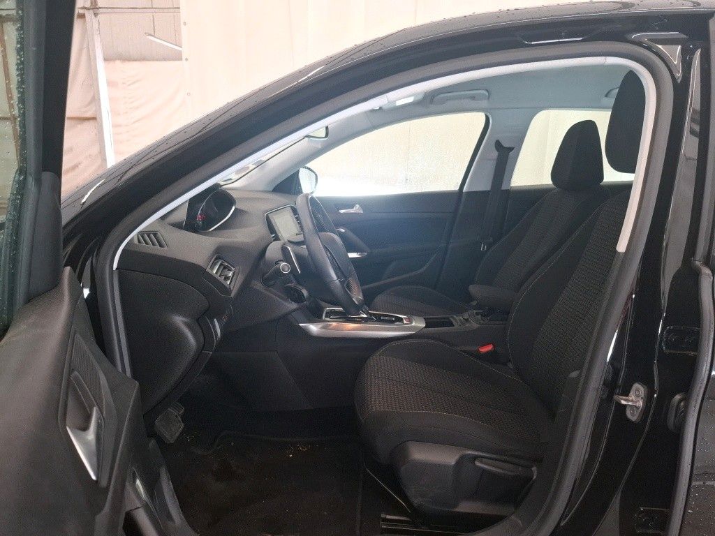 Fahrzeugabbildung Peugeot 308 Active 1.2T NAVI/LED/PDC/TEMPOMAT