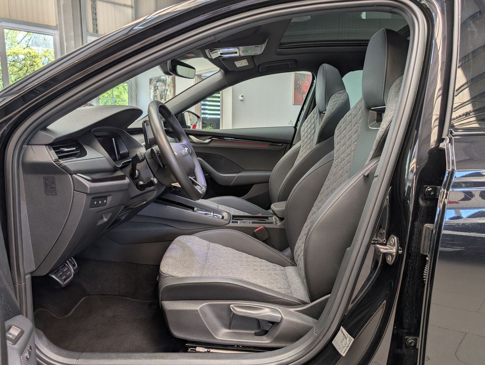 Fahrzeugabbildung SKODA Octavia 2.0 TDI Sportline Matrix Canton Pano ACC