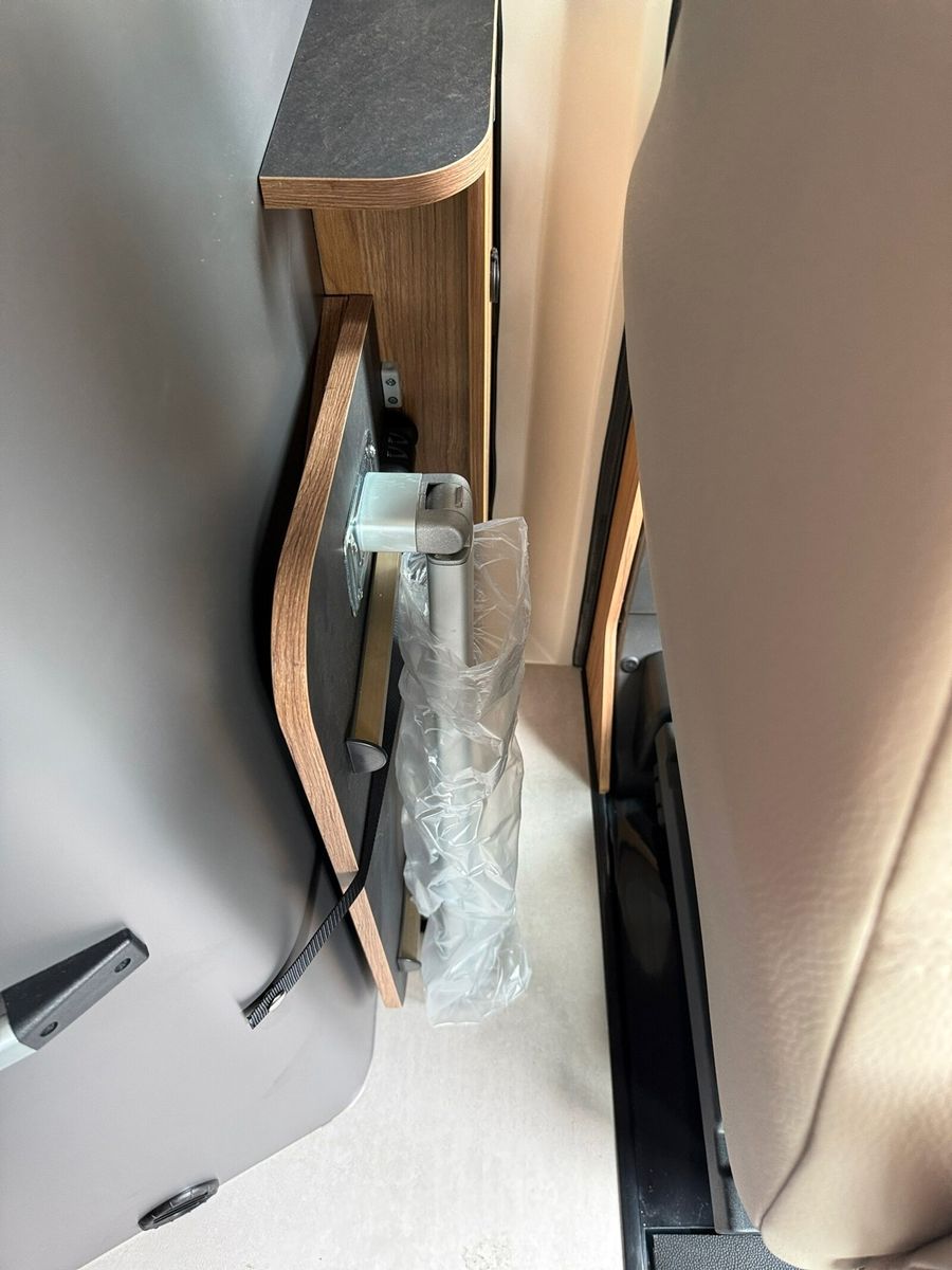 Fahrzeugabbildung Karmann Dexter 4x4 DE 570 AW Klima, RFK, El. Trittstufe