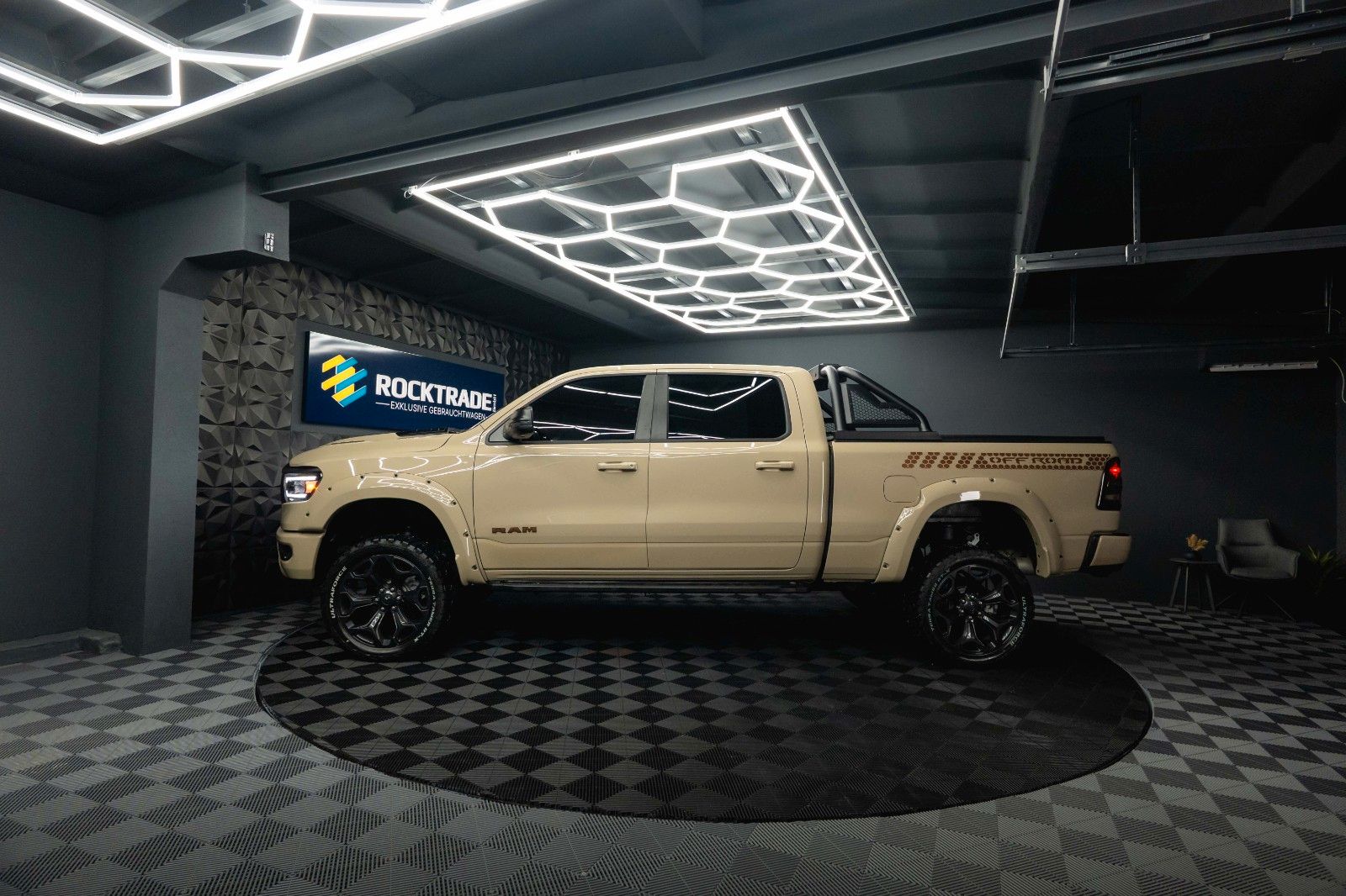 Fahrzeugabbildung Dodge RAM 5.7 V8 HEMI 4x4 OFFROAD LONGBED AXLE LOCK RC