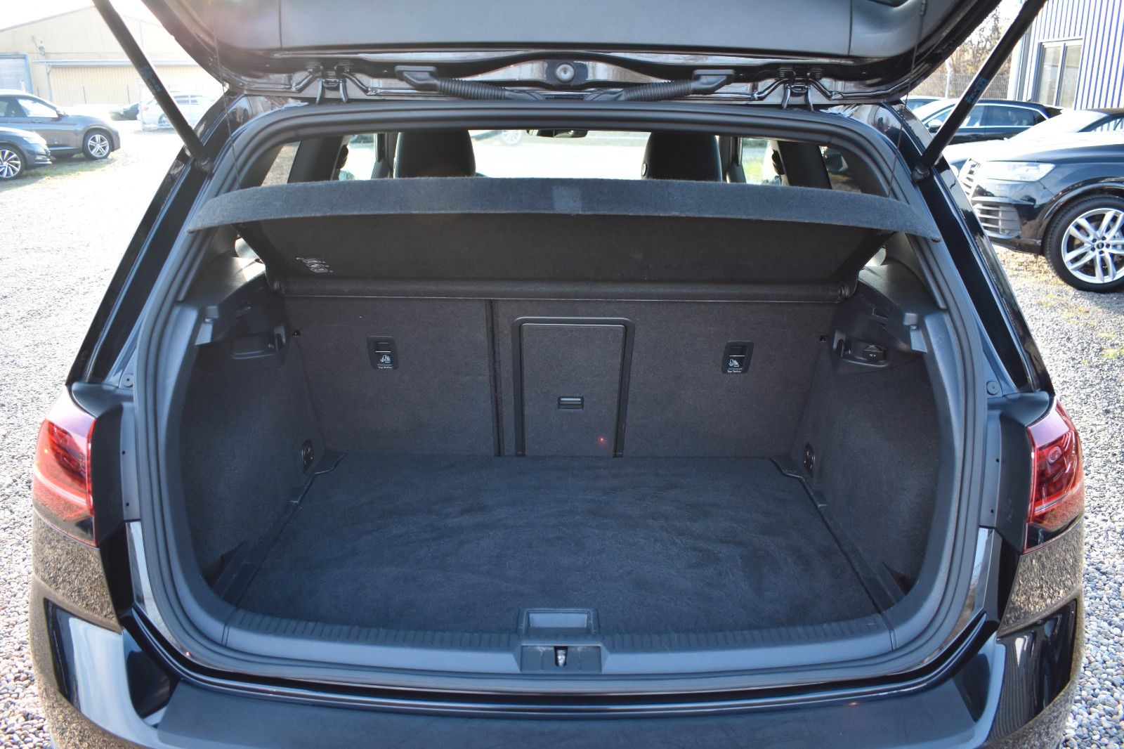 Fahrzeugabbildung Volkswagen Golf VII Lim. GTD BMT/Start-Stopp DYNAUDIO