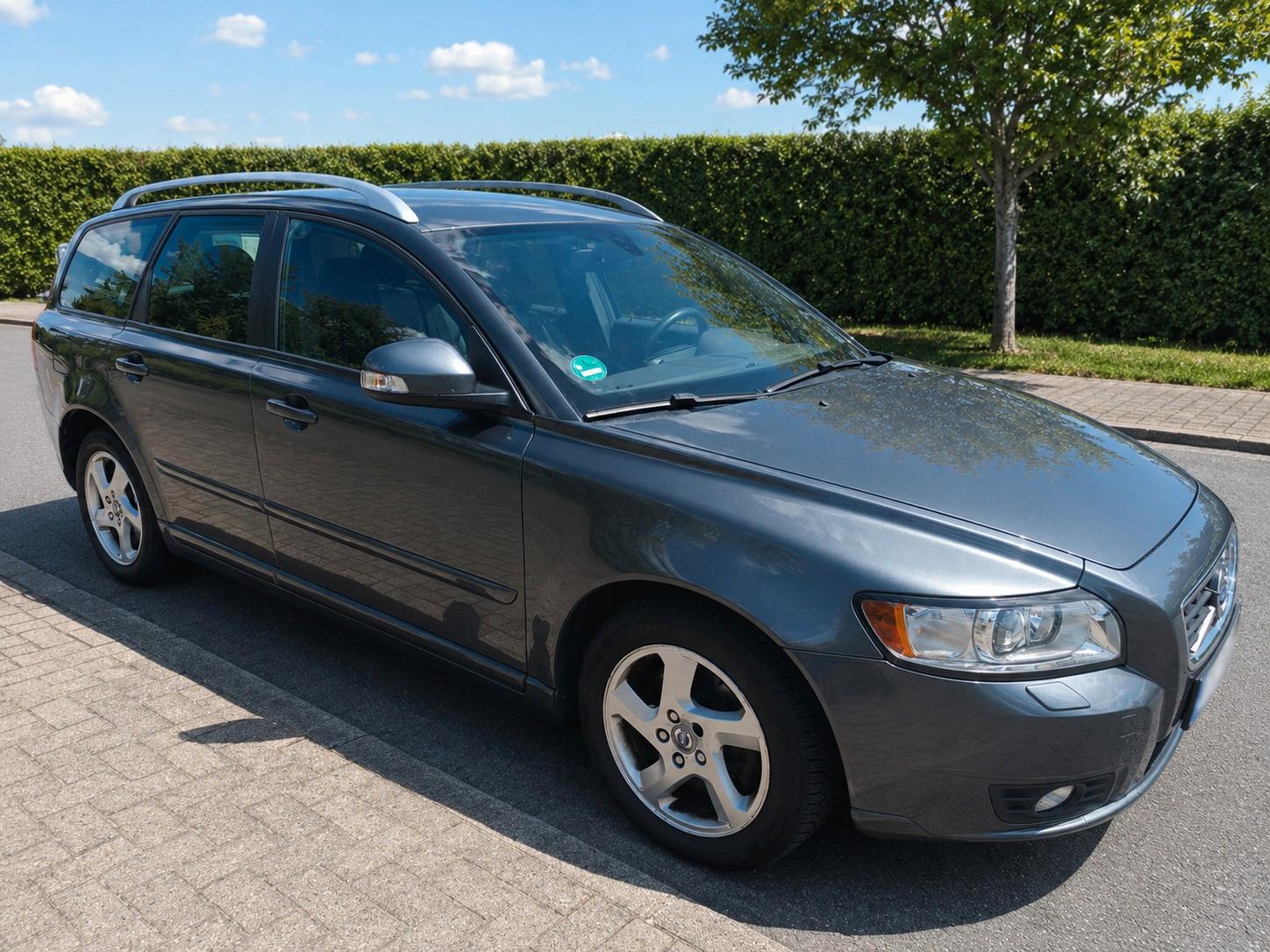 Volvo V50 2012 — interior