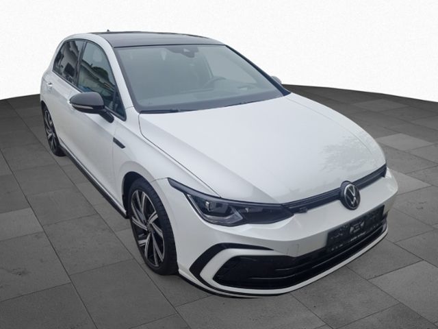 Fahrzeugabbildung Volkswagen Golf VIII 1.5 TSI R-LINE BLACK STYLE PANO NAVI K