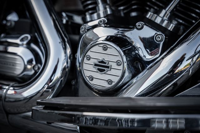 Fahrzeugabbildung Harley-Davidson FLHRC ROAD KING CLASSIC - CUSTOM PIPES