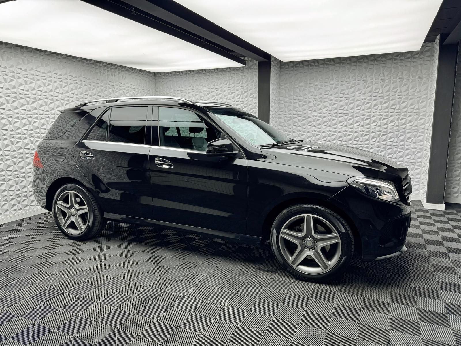 Fahrzeugabbildung Mercedes-Benz GLE 350d AMG/AIRMATIC/DISTRO/PANO/AHK/RCAM/CARP