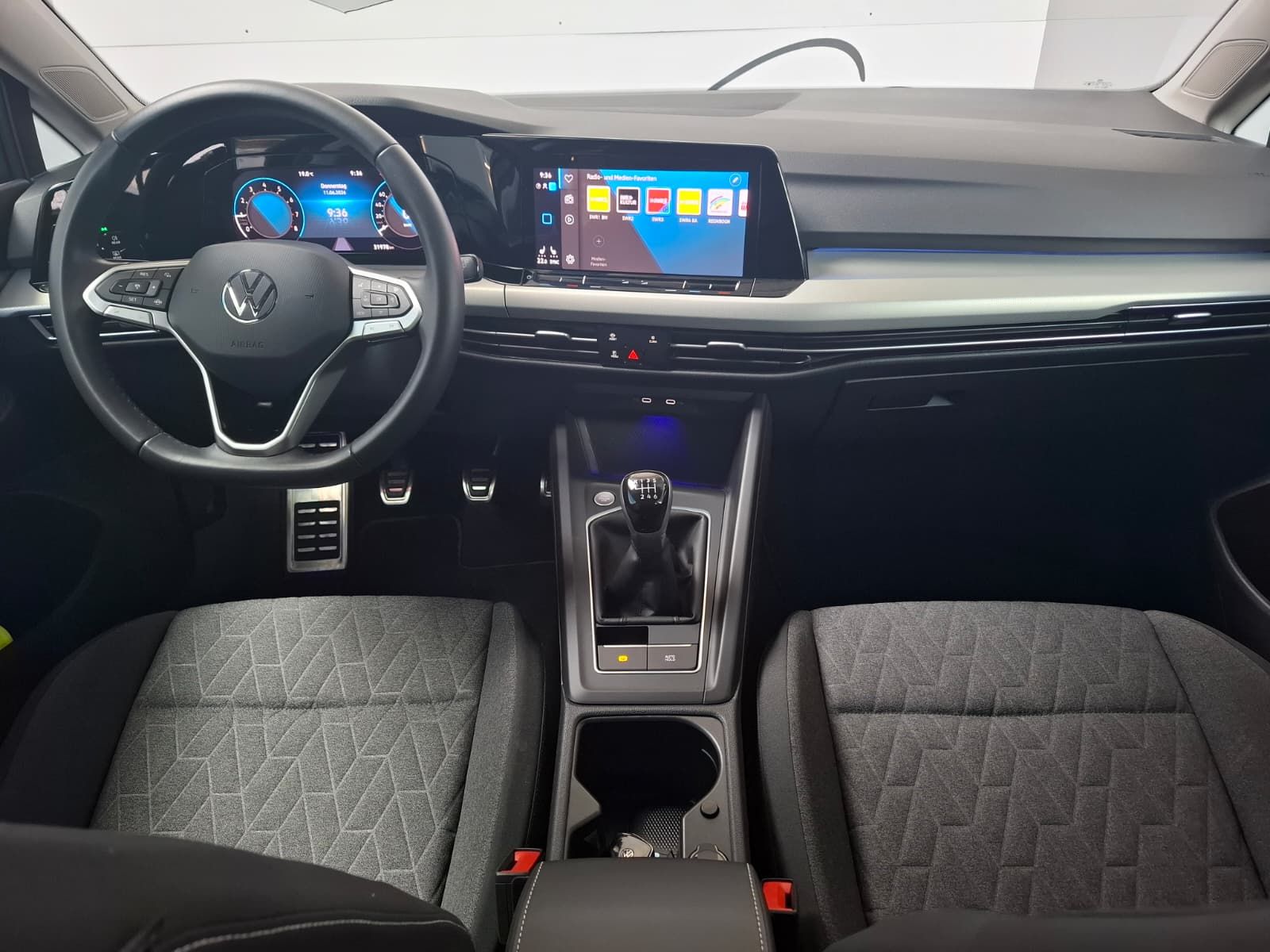 Fahrzeugabbildung Volkswagen Golf VIII Lim. Move 1,0 TSI +Kamera +Sitzheizung