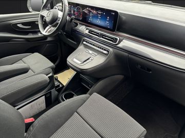 Mercedes V 220 - 11