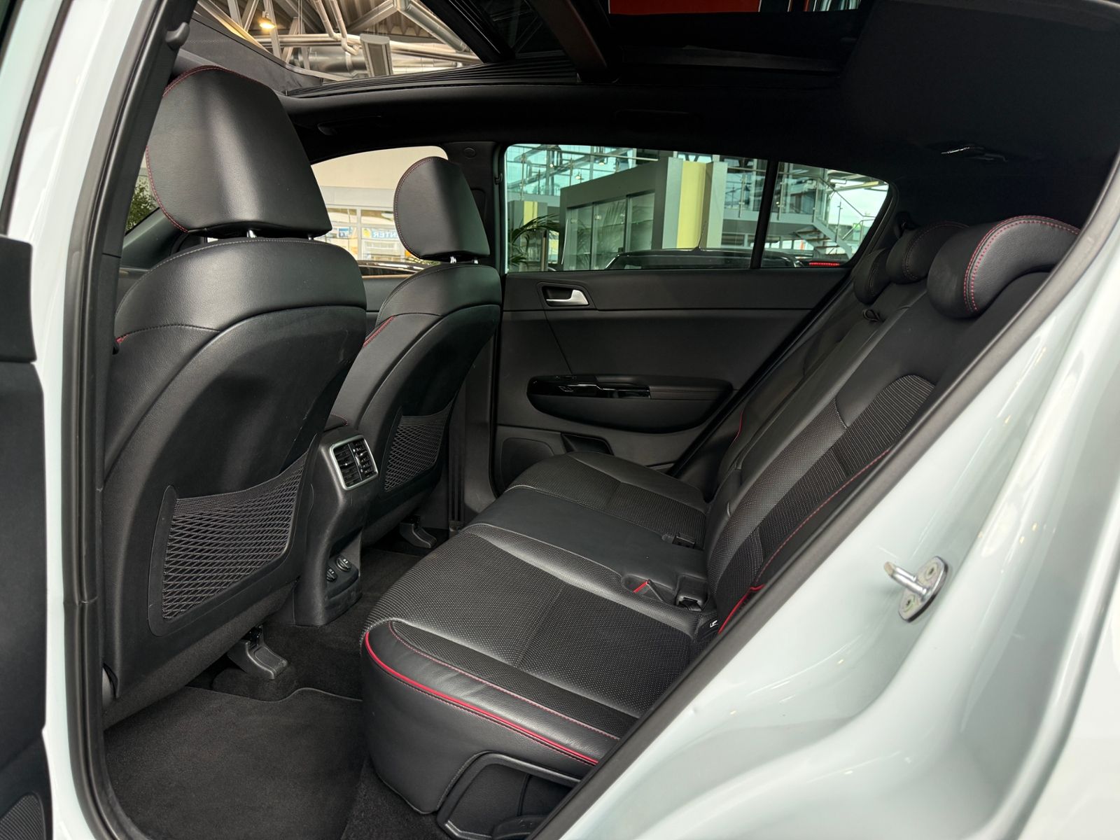 Fahrzeugabbildung Kia Sportage GT-Line 4WD PANO LED LEDER 19"