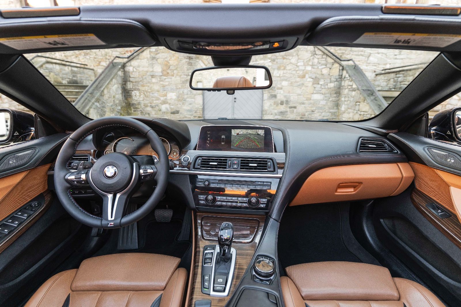 Fahrzeugabbildung BMW 650i xDrive Cabrio H&K LED CARPLAY NAV KAM ACC