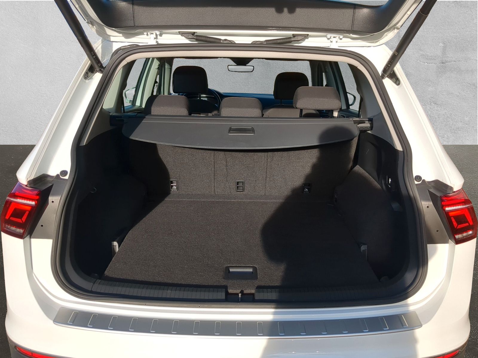 Fahrzeugabbildung Volkswagen Tiguan Allspace 2.0 TDI Life AHK AppConnect el.