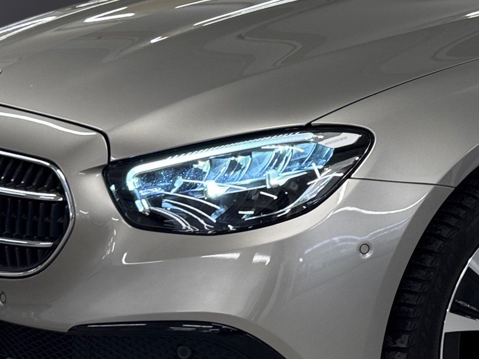 Fahrzeugabbildung Mercedes-Benz E 300 e 4M*Avantg*Distronic*Panorama*Headup*LED