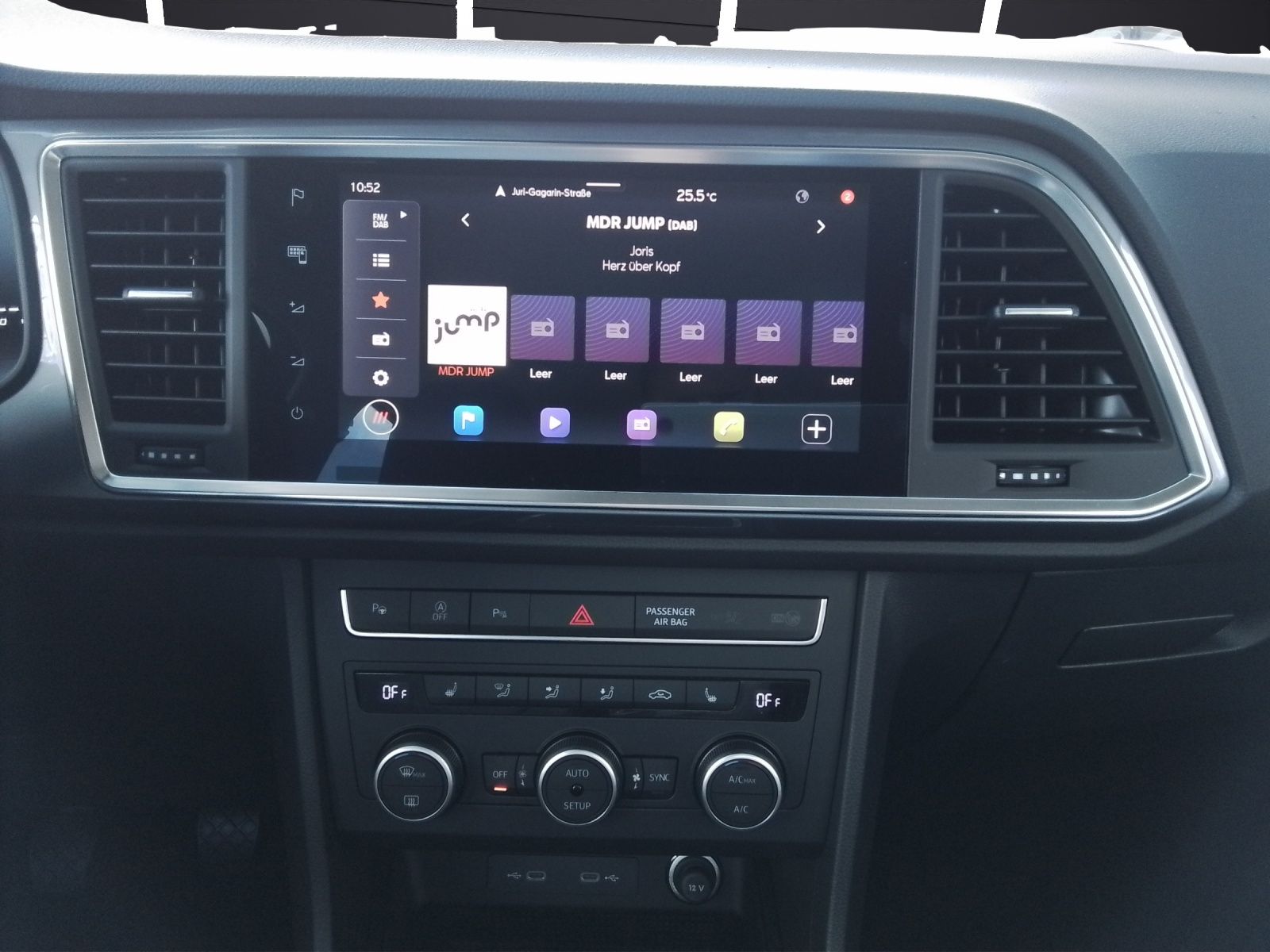 Fahrzeugabbildung SEAT Ateca TSI Style LED Navi ACC RFK SH App LM