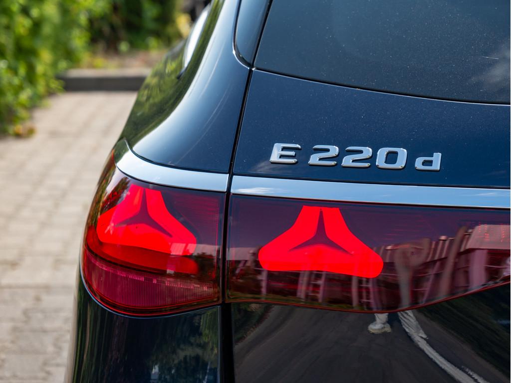 Mercedes-Benz E 220 d T AMG Line Advanced Plus NIGHT AHK PANO