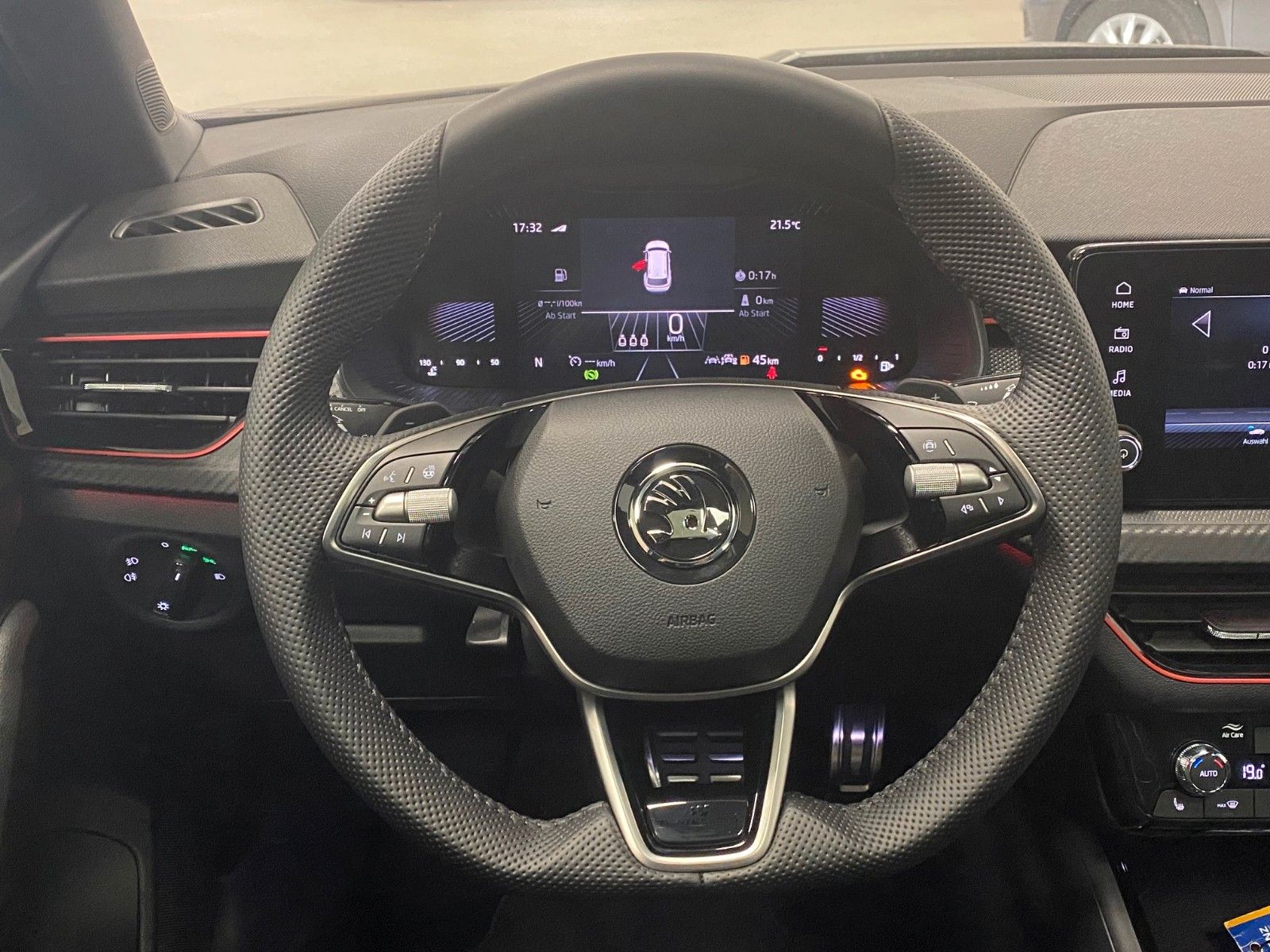 Fahrzeugabbildung SKODA Kamiq 1.0 TSI DSG Monte Carlo+MATRIX+PANORAMA+BC