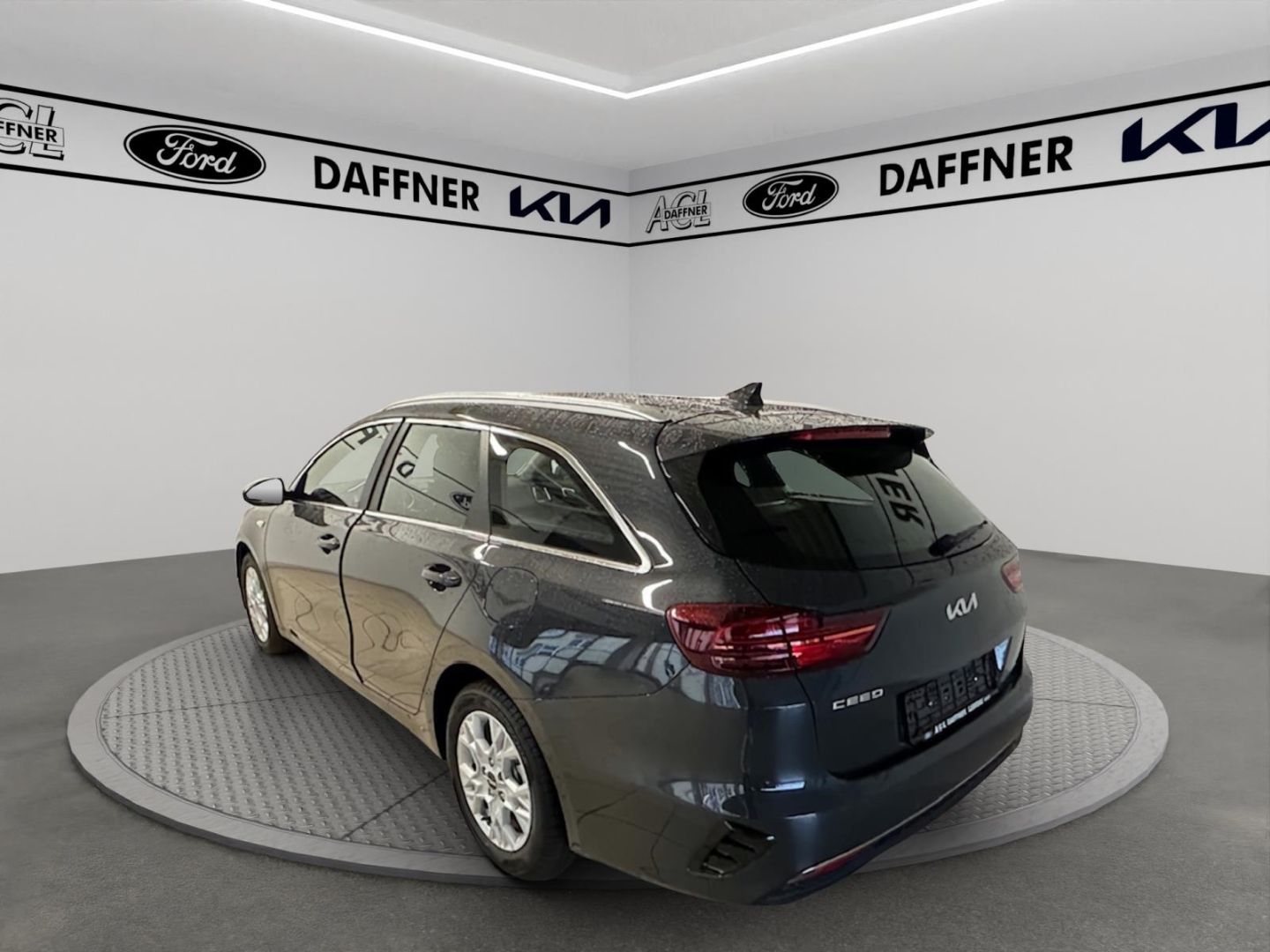 Fahrzeugabbildung Kia Ceed_sw Vision Navi SHZ Kamera SpurhalteASS DAB