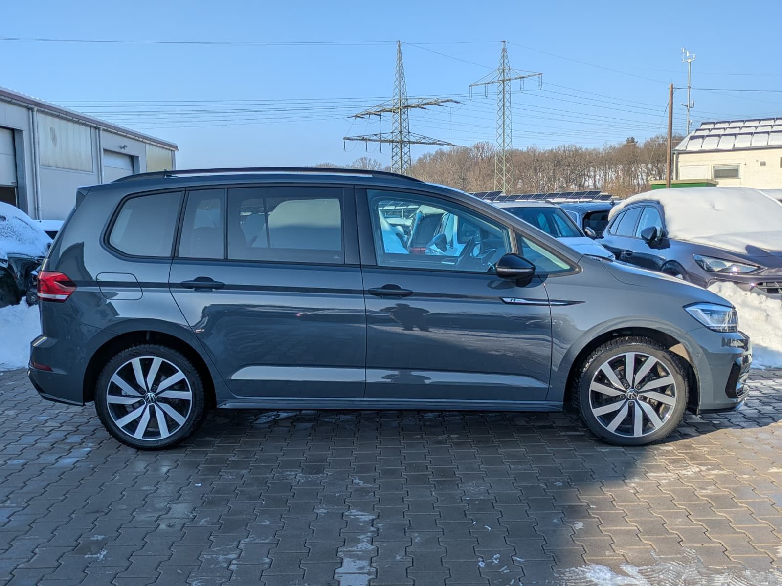 Fahrzeugabbildung Volkswagen Touran 2.0 DSG R-Line High BLACK Pano 7Si IQ AHK
