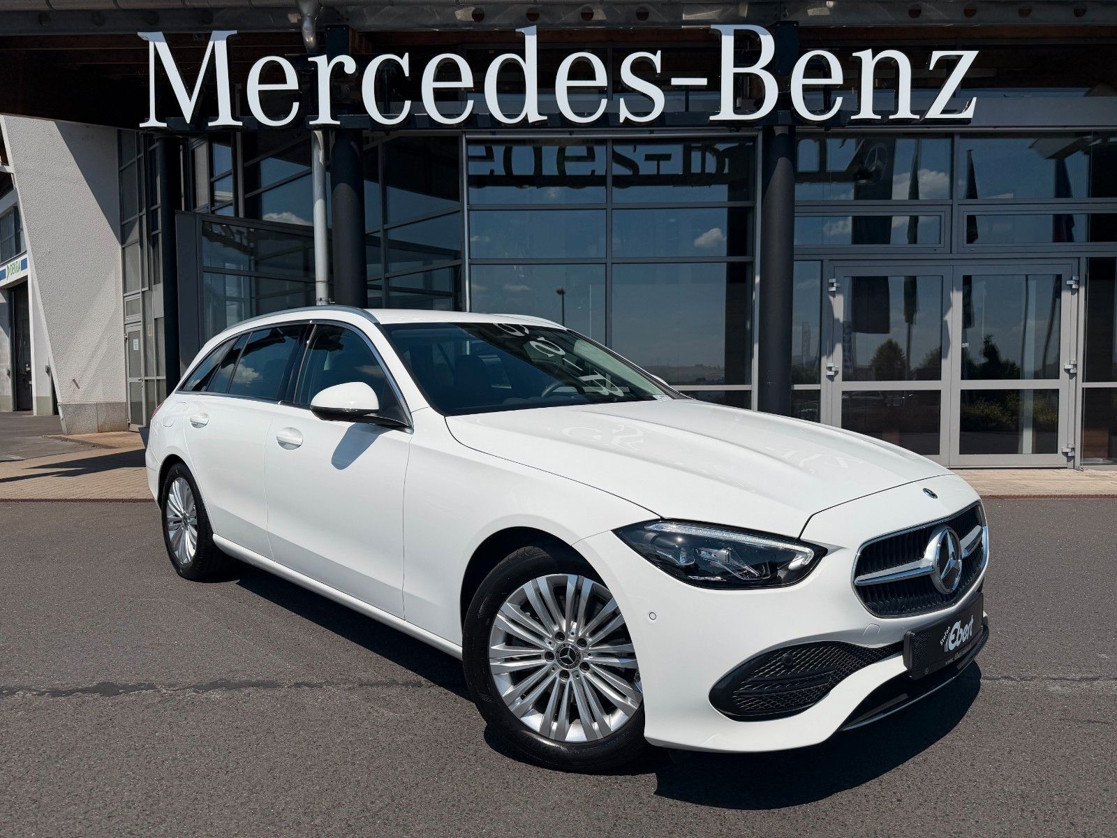 Fahrzeugabbildung Mercedes-Benz C 200 T Avantgarde+RKamera+AHK+AmbientePrem+