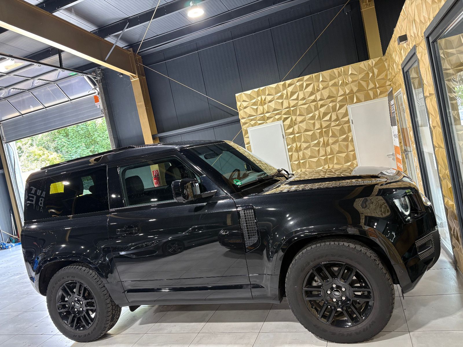 Fahrzeugabbildung Land Rover Defender 90 X-Dynamic S/360°/SOUND/APPLE/NAVI/
