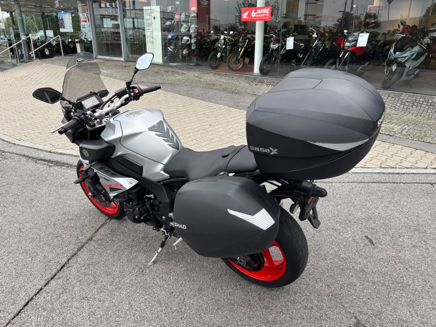 Fahrzeugabbildung Yamaha MT 10 Topcase, Seitenkoffer