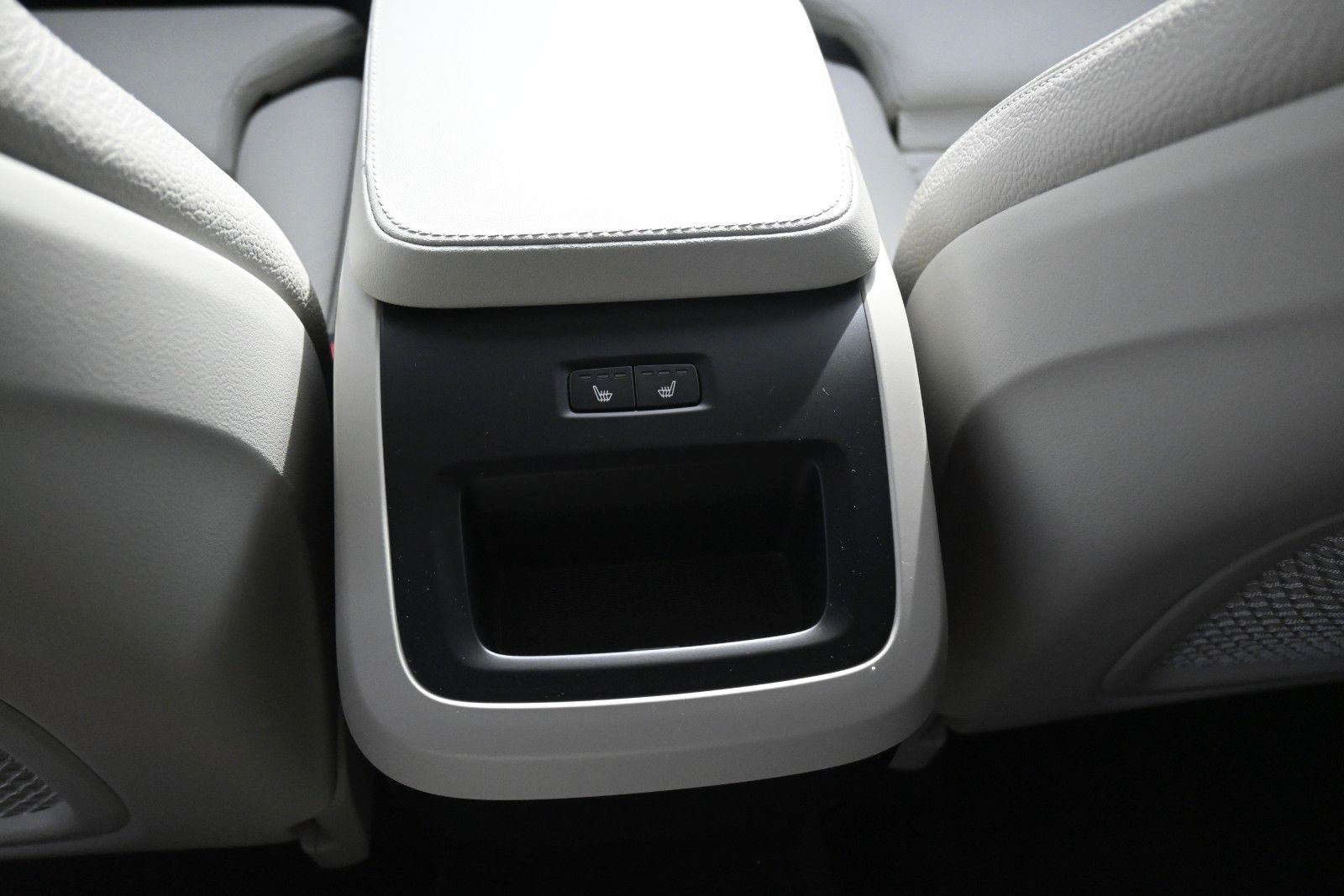 Fahrzeugabbildung Volvo XC90B5 D Plus Bright AWD*360°*Alarm*FSHZG*STHZG*