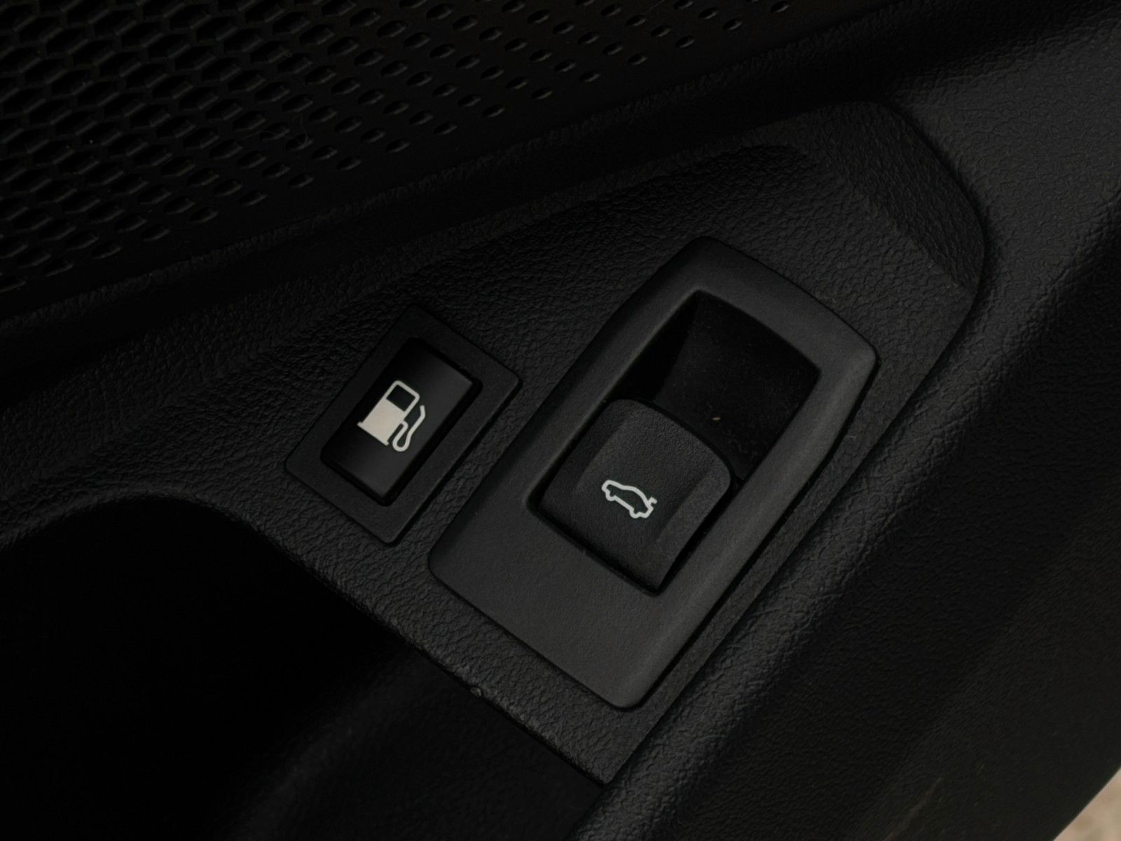 Fahrzeugabbildung BMW 330e Touring Advantage Akustik LcPlus HIFI CAM