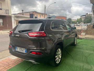 Jeep Cherokee - 4
