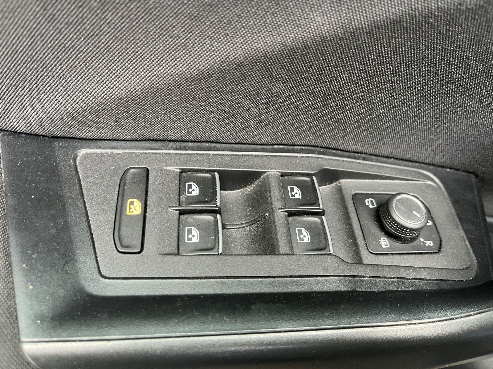 Fahrzeugabbildung Volkswagen T-Roc Style 1,5 TSI PDC LED ALU SHZ ACC UVM