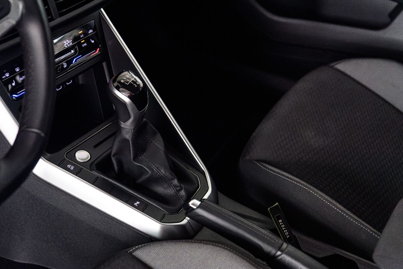 Fahrzeugabbildung Volkswagen Taigo Life+LED+KAMERA+SHZ+GJR+DIGIT.TACHO+ACC+IQ