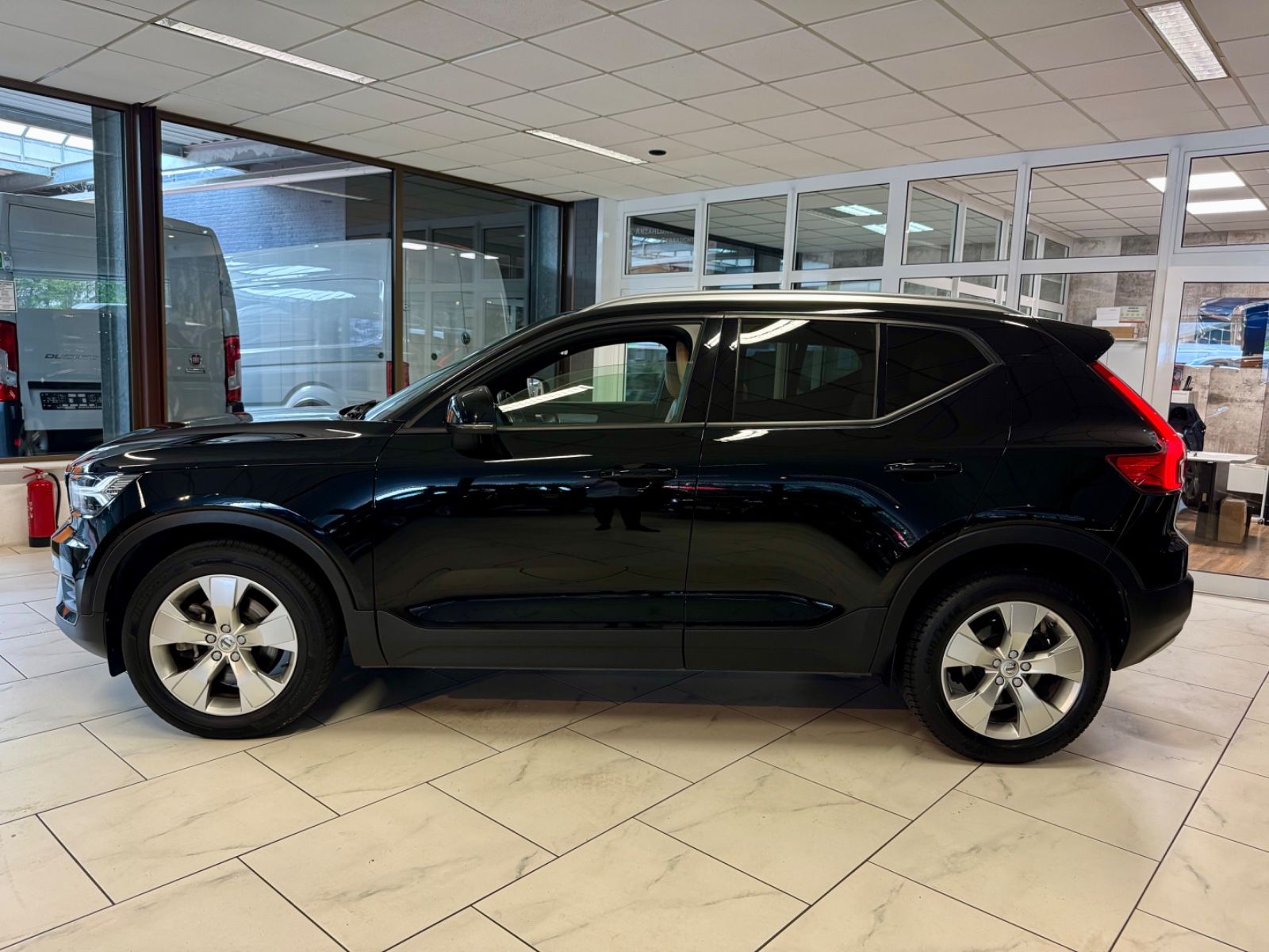 Volvo XC40 2.0 T5 AWD AUT LEDER NAVI LED CAM SHZ PDC foto 5