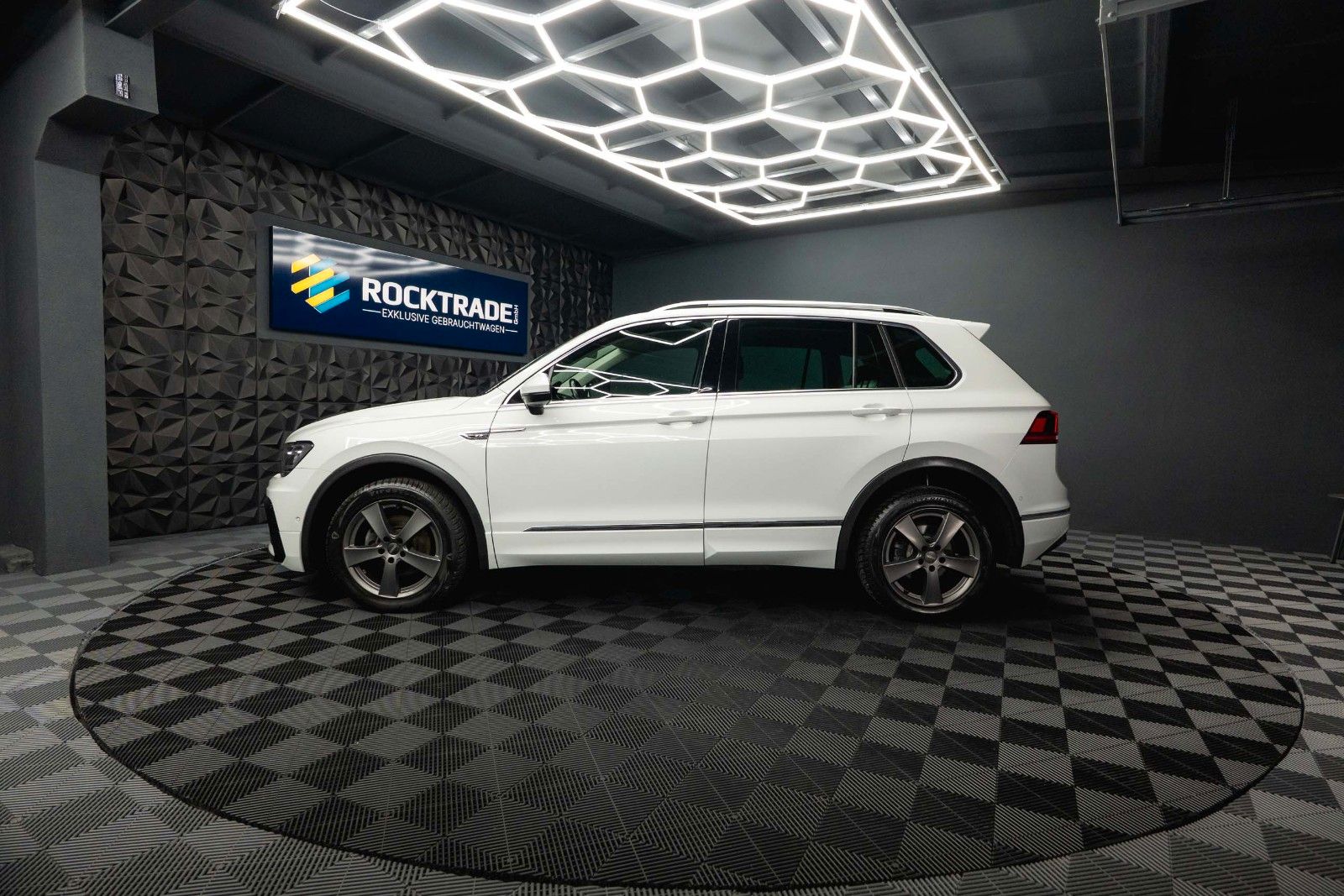 Fahrzeugabbildung Volkswagen Tiguan Comfortline R-Line+ 4Motion *LED*ACC*DAB*