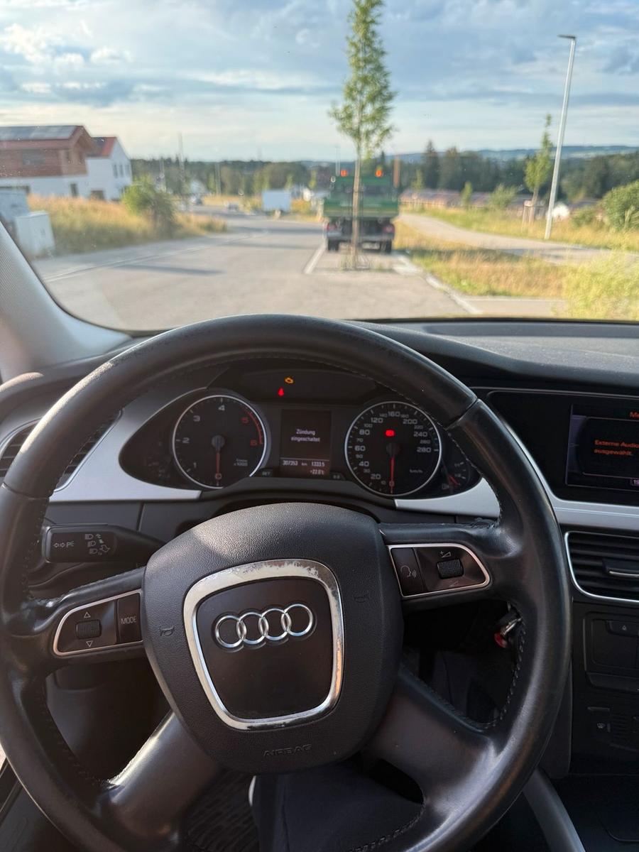 Audi A4 2011 — photo 15