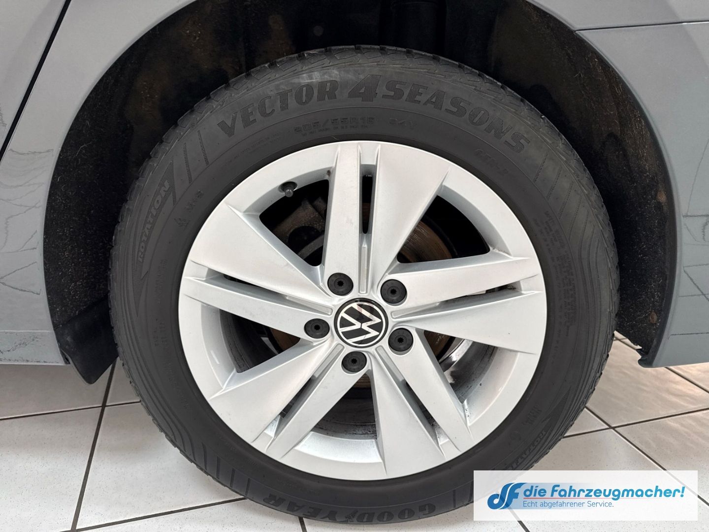 Fahrzeugabbildung Volkswagen Golf VIII Variant Life 2.0 TDI EU6d AHK-klappbar