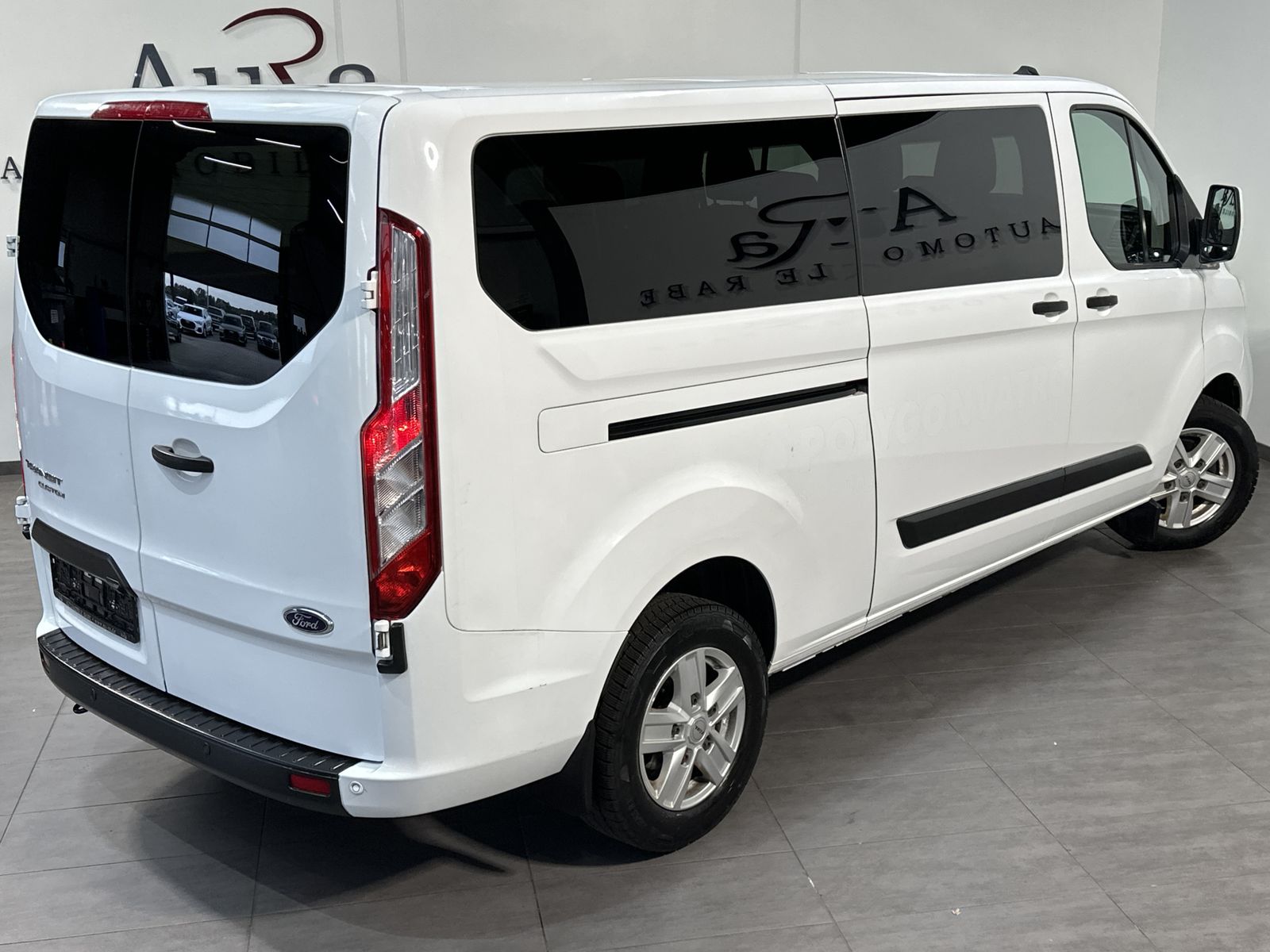 Fahrzeugabbildung Ford Transit Custom 320 L2 9-Sitzer NAV+KAMERA+ACC+SH