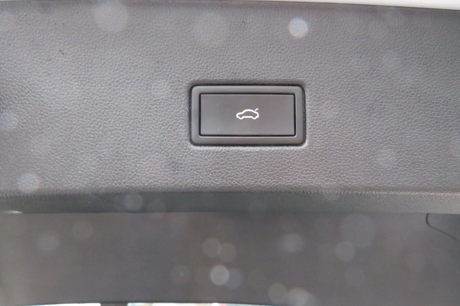 Fahrzeugabbildung Volkswagen T-Roc Sport R-LINE PANO 18`LED NAVI APP 1.HD