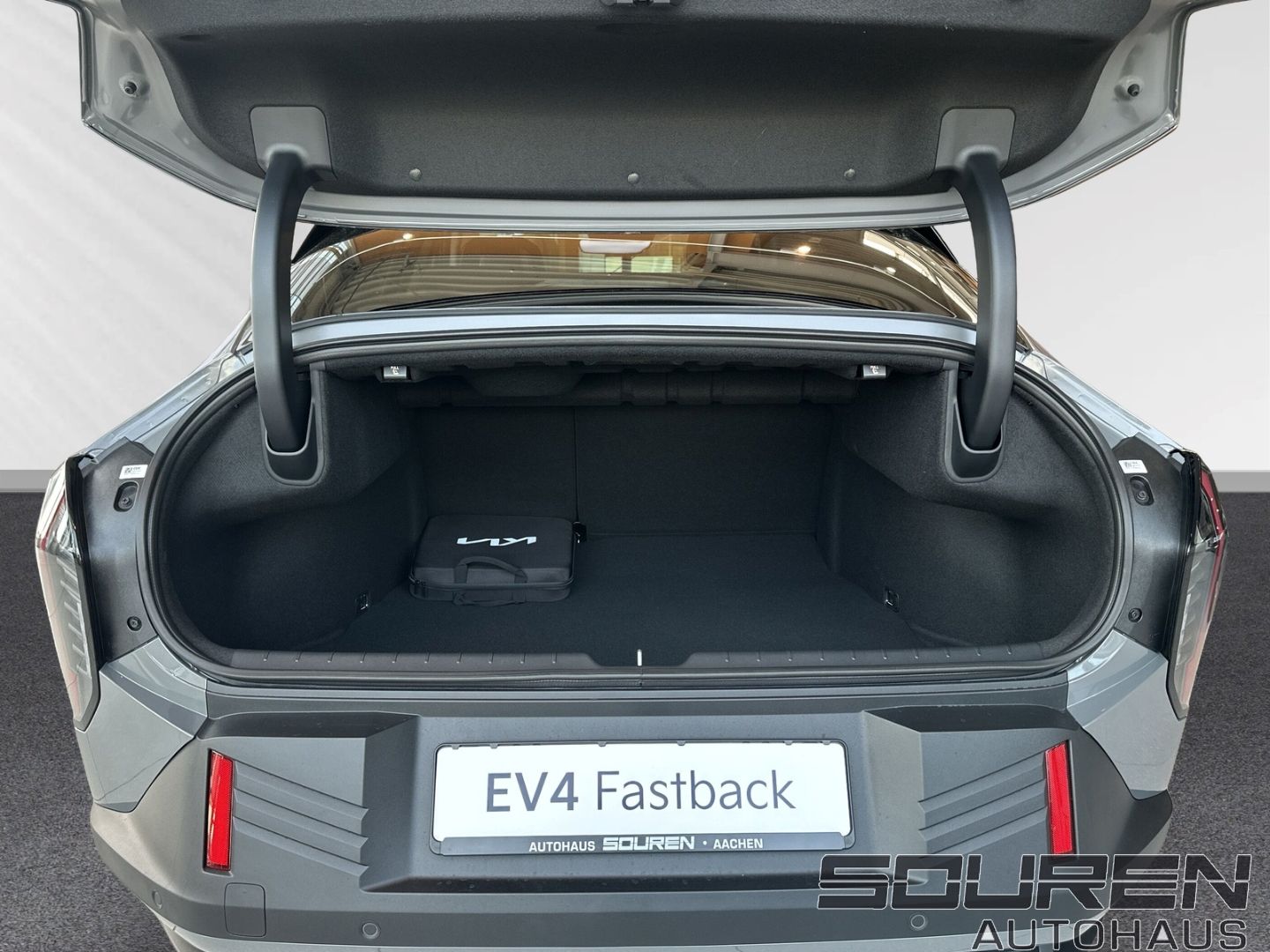 Fahrzeugabbildung Kia EV4 FASTBACK 81 EARTH **ALLE Pakete!!!**