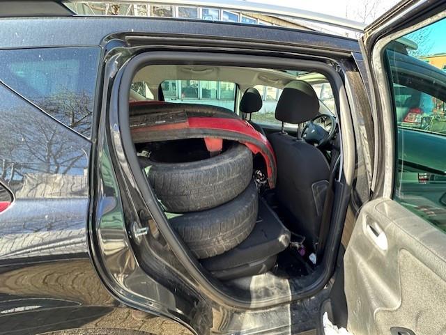 Peugeot 207 2012 — photo 11