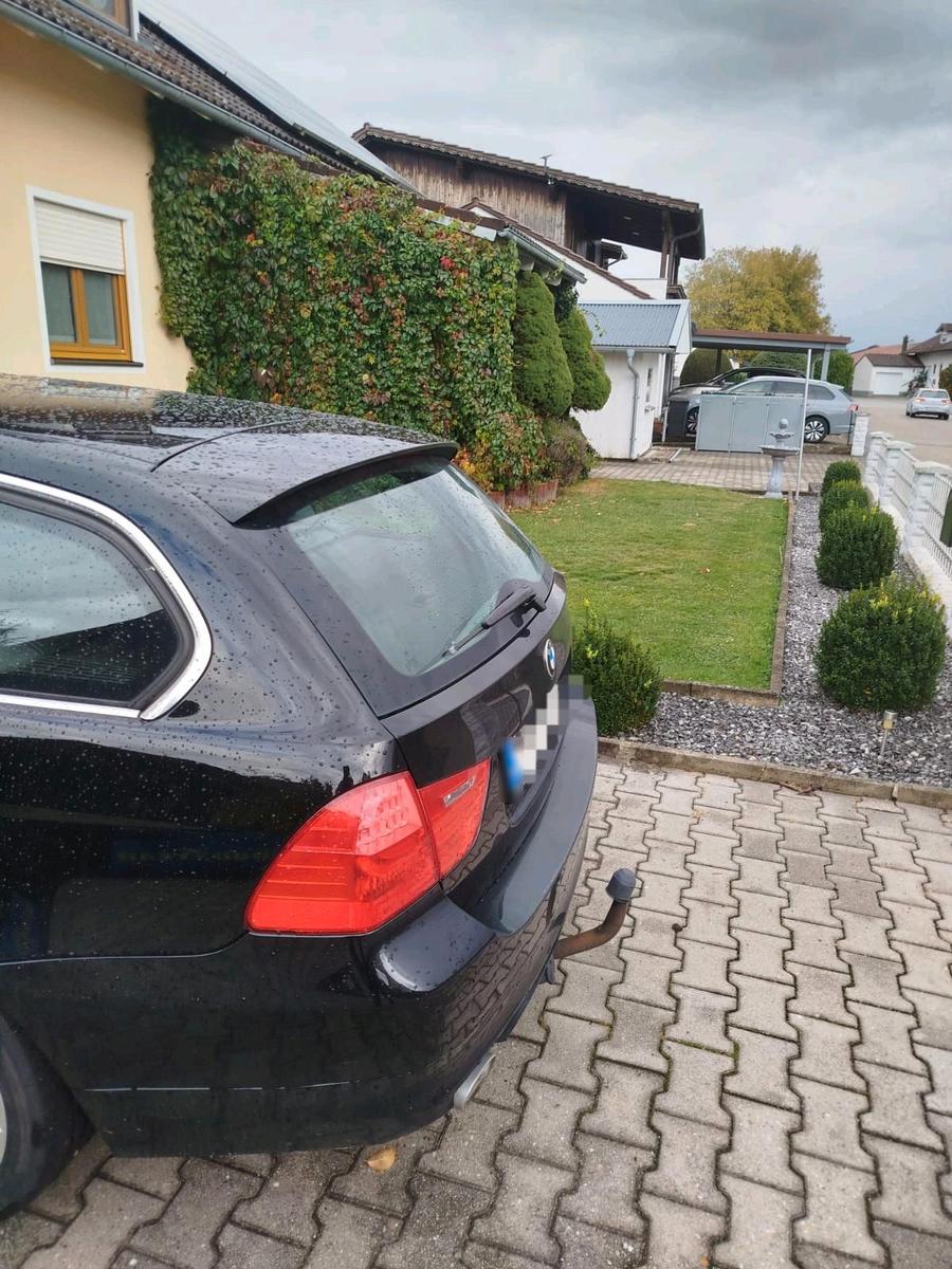 BMW 318 2012 — engine 143 HP (105kW)
