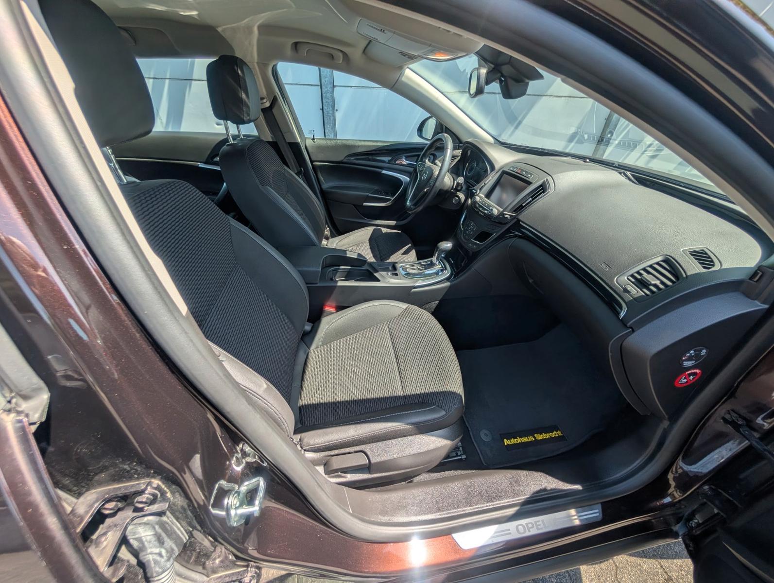 OPEL INSIGNIA SPORTS TOURER 2.0 TURBO 250ch INNOVATION 4X4 BVA Pack sport Attelage Historique présent - 2EME MAIN