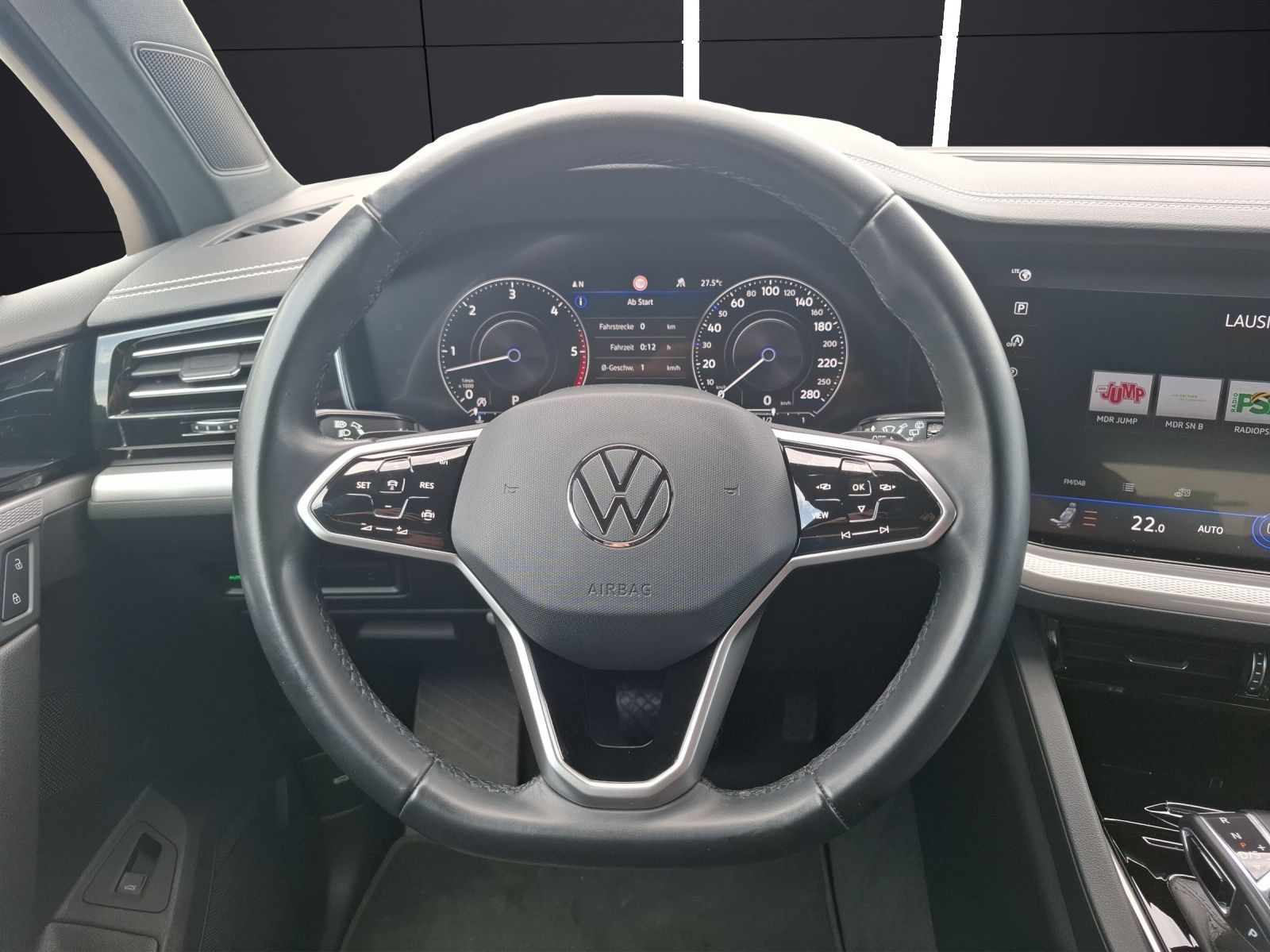 Fahrzeugabbildung Volkswagen Touareg TDI AHK Navi Leder ACC RFK SH 19"