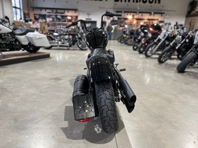 Fahrzeugabbildung Harley-Davidson FXBB Street Bob 107CUI mit Kesstech Auspuff