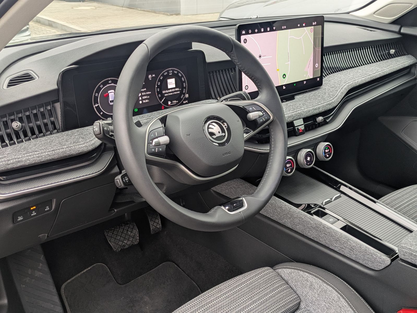 Fahrzeugabbildung SKODA Superb 2.0 TDI 4x4 Selection MATRIX*AHK*PANO*19"